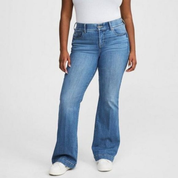 Torrid Bombshell Flare Jeans High Rise Stretchy Size 18S Light Wash - Picture 1 of 7